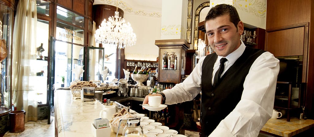 מלצר בבית קפה