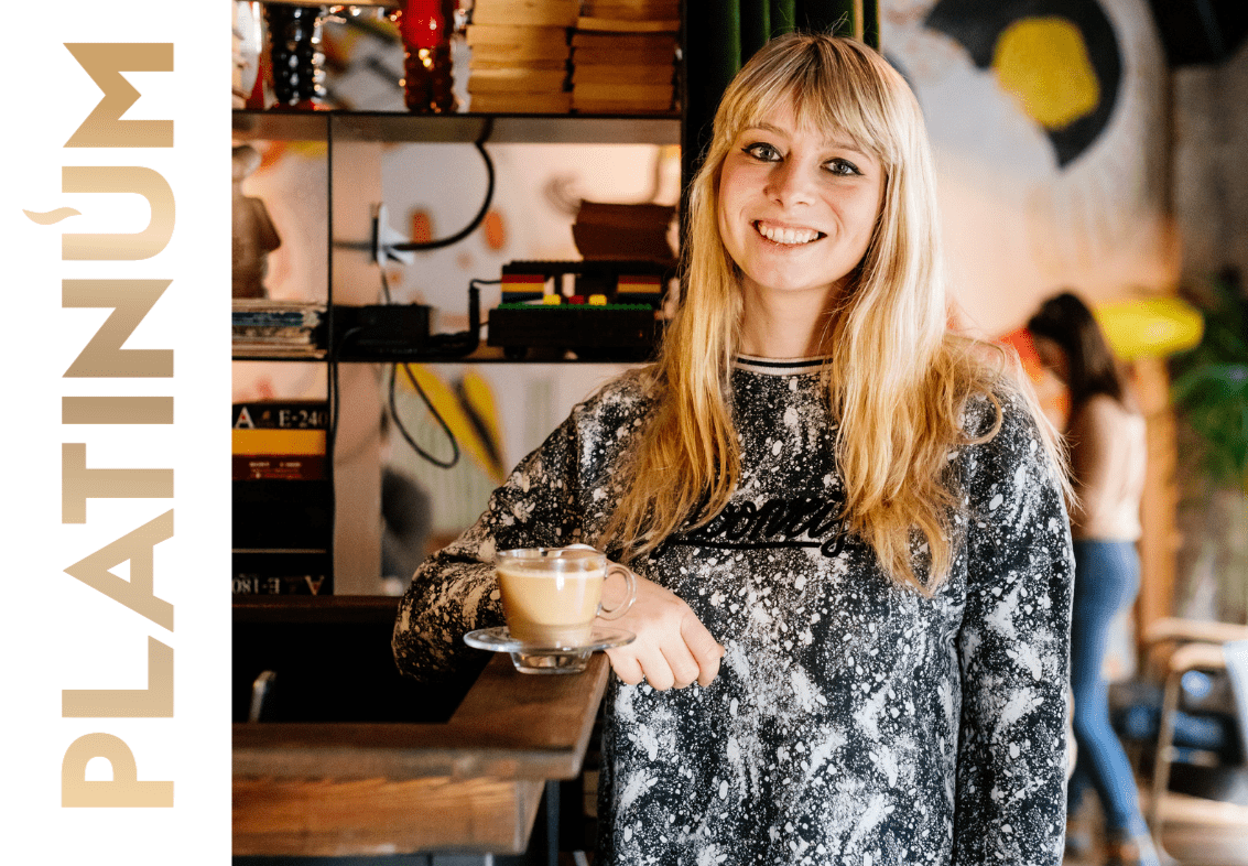 האנשים של PLATINUM – ריי וויט, מיקסולוגית