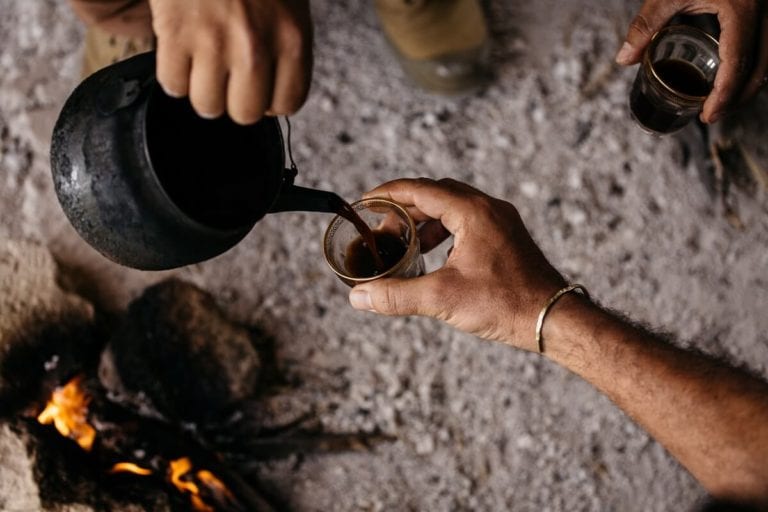 הנה 6 דרכים לשדרג את הקפה ששותים על הדרך